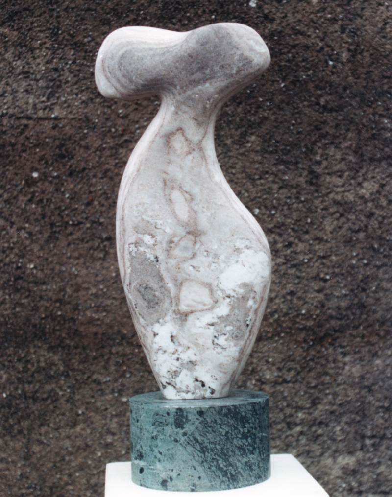 SUA MAESTA’          1991                      marmo silicato    alt 50cm.
