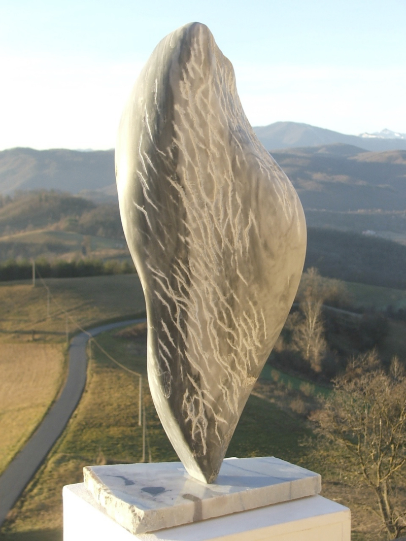 SENZA TITOLO          2007           Marmo di Carrara  alt.64cm